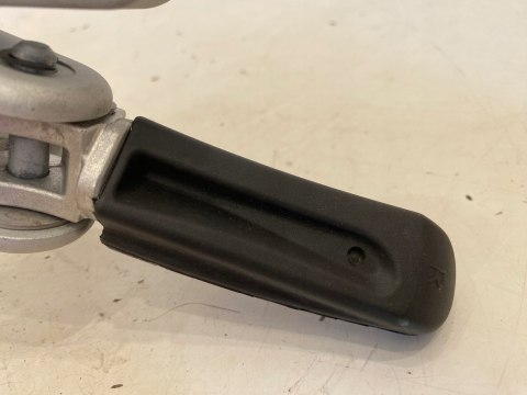 KTM DUKE 690 13' SET PODNÓŻEK PRAWY PASAŻERA