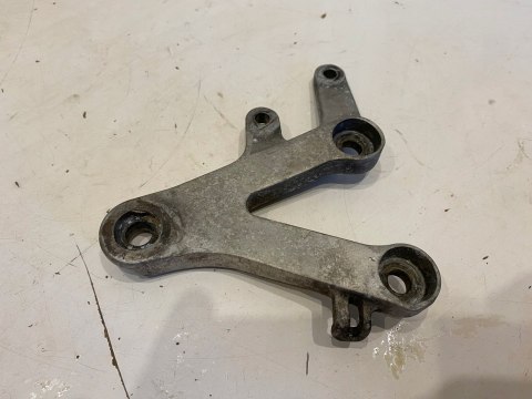 HONDA CBR 929 RR FIREBLADE 00-02 SC44 UCHWYT MOCOWANIE SETA PODNÓŻKA PRAWY HONDA CBR 929 RR FIREBLADE 00-02 SC44 UCHWYT MOCOWANIE SETA PODNÓŻKA PRAWY