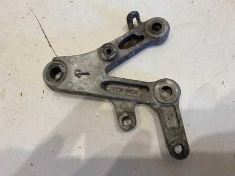 HONDA CBR 929 RR FIREBLADE 00-02 SC44 UCHWYT MOCOWANIE SETA PODNÓŻKA PRAWY HONDA CBR 929 RR FIREBLADE 00-02 SC44 UCHWYT MOCOWANIE SETA PODNÓŻKA PRAWY