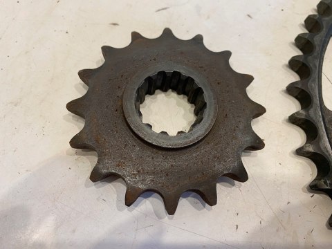 HONDA CBR 929 RR FIREBLADE 00-02 SC44 ZĘBATKI NAPĘDOWE ZĘBATKA PRZÓD TYŁ