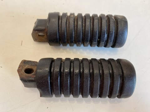 CAGIVA W8 125 PODNÓŻKI PASAŻERA KPL X2 PODNÓŻEK PRAWY LEWY CAGIVA W8 125 PODNÓŻKI PASAŻERA KPL X2 PODNÓŻEK PRAWY LEWY