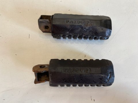 CAGIVA W8 125 PODNÓŻKI PASAŻERA KPL X2 PODNÓŻEK PRAWY LEWY CAGIVA W8 125 PODNÓŻKI PASAŻERA KPL X2 PODNÓŻEK PRAWY LEWY