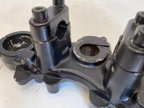 CAGIVA W8 125 PÓŁKA GÓRNA ZAWIESZENIA AMORTYZATORÓW