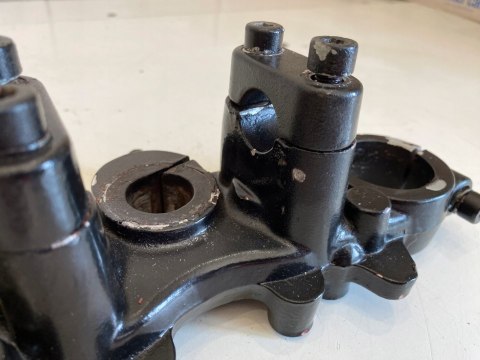 CAGIVA W8 125 PÓŁKA GÓRNA ZAWIESZENIA AMORTYZATORÓW