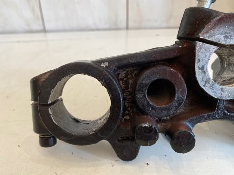 CAGIVA W8 125 PÓŁKA GÓRNA ZAWIESZENIA AMORTYZATORÓW