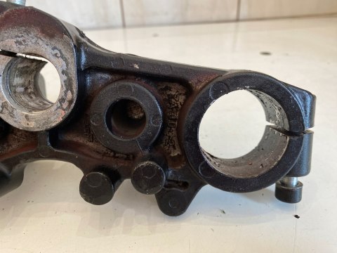 CAGIVA W8 125 PÓŁKA GÓRNA ZAWIESZENIA AMORTYZATORÓW