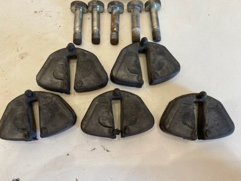 SUZUKI GSXF GSX-F 750 ZABIERAK GUMY ZABIERAKA KOŁA TYLNEGO TYŁ KPL SUZUKI GSXF GSX-F 750 ZABIERAK GUMY ZABIERAKA KOŁA TYLNEGO TYŁ KPL