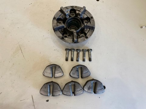 SUZUKI GSXF GSX-F 750 ZABIERAK GUMY ZABIERAKA KOŁA TYLNEGO TYŁ KPL SUZUKI GSXF GSX-F 750 ZABIERAK GUMY ZABIERAKA KOŁA TYLNEGO TYŁ KPL