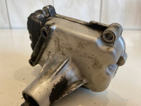 YAMAHA FZS FAZER 1000 DEKIEL POKRYWA SKRZYNI BIEGÓW KAPA YAMAHA FZS FAZER 1000 DEKIEL POKRYWA SKRZYNI BIEGÓW KAPA