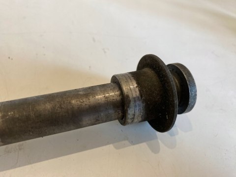 YAMAHA FZS FAZER 1000 OŚ OŚKA SZPILKA KOŁA