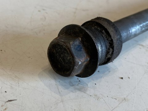 YAMAHA XJ 600 51J 3KM 84-90 OŚ OŚKA SZPILKA KOŁA PRZÓD PRZEDNIA