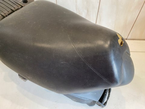 APRILIA SR 50 LC SIEDZENIE FOTEL KANAPA BAGAŻNIK KUFER APRILIA SR 50 LC SIEDZENIE FOTEL KANAPA BAGAŻNIK KUFER