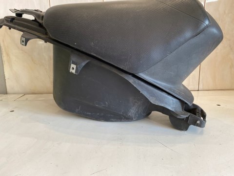 APRILIA SR 50 LC SIEDZENIE FOTEL KANAPA BAGAŻNIK KUFER APRILIA SR 50 LC SIEDZENIE FOTEL KANAPA BAGAŻNIK KUFER