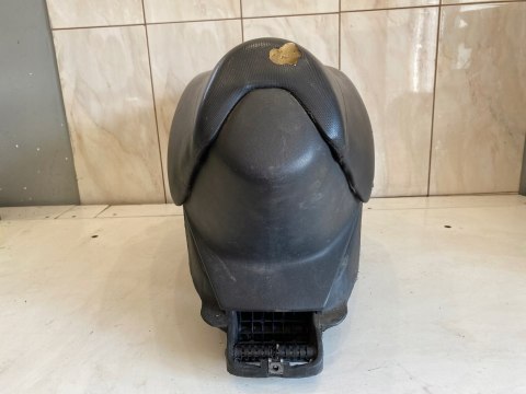 APRILIA SR 50 LC SIEDZENIE FOTEL KANAPA BAGAŻNIK KUFER APRILIA SR 50 LC SIEDZENIE FOTEL KANAPA BAGAŻNIK KUFER