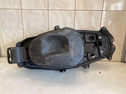 APRILIA SR 50 LC SIEDZENIE FOTEL KANAPA BAGAŻNIK KUFER APRILIA SR 50 LC SIEDZENIE FOTEL KANAPA BAGAŻNIK KUFER