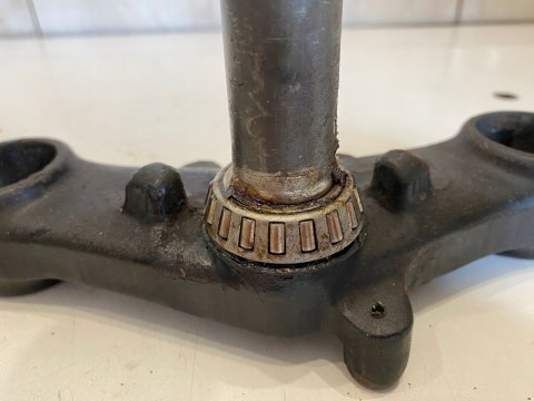 HONDA CRM 50 PÓŁKA DOLNA ZAWIESZENIA AMORTYZATORÓW