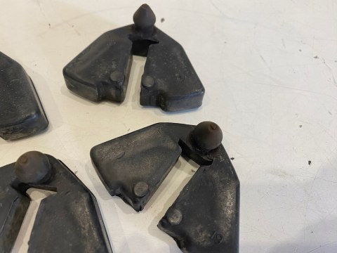 SUZUKI GSX 400E 400 E 82-87 GUMY ZABIERAKA KOMPLET SUZUKI GSX 400E 400 E 82-87 GUMY ZABIERAKA KOMPLET