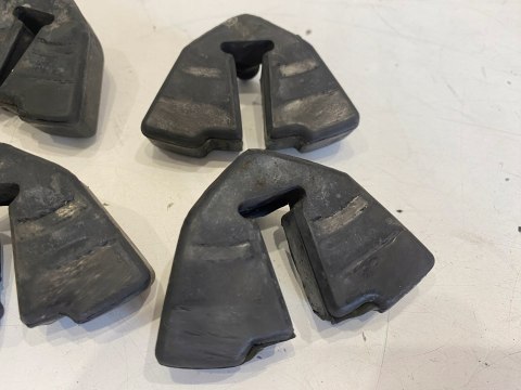 SUZUKI GSX 400E 400 E 82-87 GUMY ZABIERAKA KOMPLET SUZUKI GSX 400E 400 E 82-87 GUMY ZABIERAKA KOMPLET