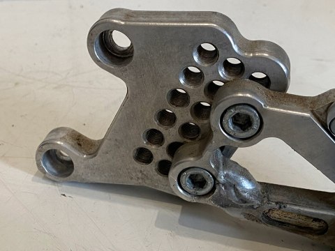 HONDA CBR 1000RR SC57 04-07 LEWY SET KIEROWCY PODNÓŻEK AKCESORYJNY