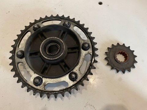 HONDA CBR 1000RR SC57 04-07 ZABIERAK KOŁA ZĘBATKI NAPĘDOWE ZDAWCZE HONDA CBR 1000RR SC57 04-07 ZABIERAK KOŁA ZĘBATKI NAPĘDOWE ZDAWCZE