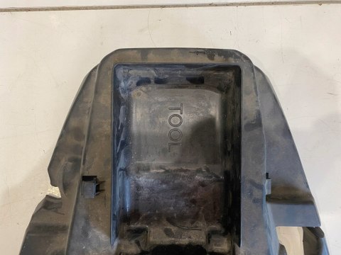 HONDA SILVER WING 600 WYPEŁNIENIE PODSTAWA UCHWYT AKUMULATORA PLASTIK