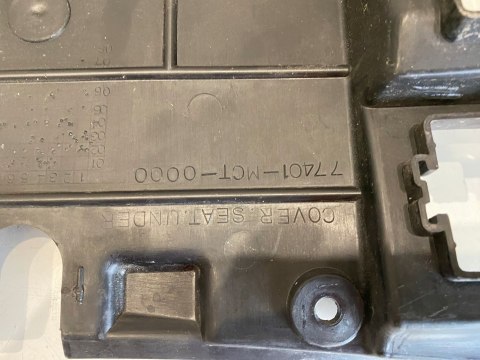 HONDA SILVER WING 600 WYPEŁNIENIE PODSTAWA UCHWYT AKUMULATORA PLASTIK