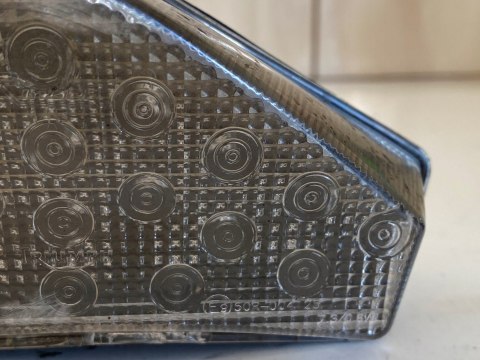 TRIUMPH SPRINT 1050 ST 05-10 LAMPA TYŁ TYLNA REFLEKTOR