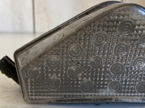 TRIUMPH SPRINT 1050 ST 05-10 LAMPA TYŁ TYLNA REFLEKTOR