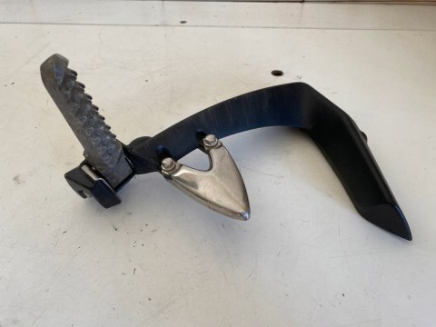 TRIUMPH SPRINT 1050 ST 05-10 SET PODNÓŻEK PASAŻERA LEWY