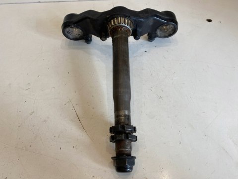 YAMAHA FZ 750 PÓŁKA DOLNA ZAWIESZENIA AMORTYZATORÓW