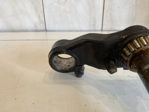 YAMAHA FZ 750 PÓŁKA DOLNA ZAWIESZENIA AMORTYZATORÓW