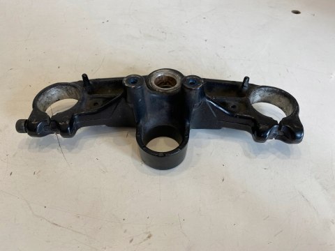 YAMAHA FZ 750 PÓŁKA GÓRNA ZAWIESZENIA AMORTYZATORÓW