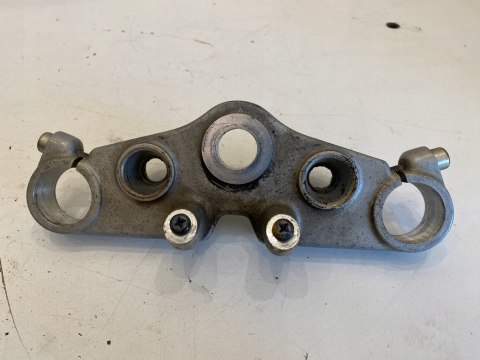 HONDA CA 125 REBEL 95-01 PÓŁKA GÓRNA ZAWIESZENIA AMORTYZATORÓW