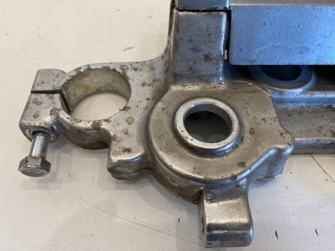 KAWASAKI LTD 450 85-89 PÓŁKA GÓRNA