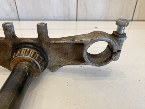 KAWASAKI LTD 450 PÓŁKA DOLNA ZAWIESZENIA AMORTYZATORÓW