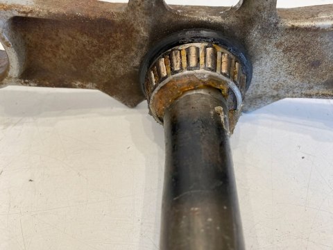 KAWASAKI LTD 450 PÓŁKA DOLNA ZAWIESZENIA AMORTYZATORÓW