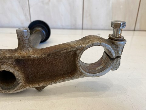 KAWASAKI LTD 450 PÓŁKA DOLNA ZAWIESZENIA AMORTYZATORÓW