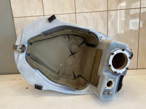 TRIUMPH SPRINT 1050 ST 05-10 ZBIORNIK PALIWA BAK TRIUMPH SPRINT 1050 ST 05-10 ZBIORNIK PALIWA BAK