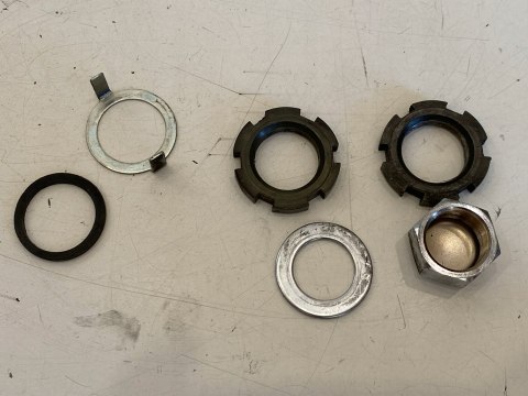 YAMAHA MT03 06-13 NAKRĘTKA NAKRĘTKI PODKŁADKI SZTYCY KOMPLET YAMAHA MT03 06-13 NAKRĘTKA NAKRĘTKI PODKŁADKI SZTYCY KOMPLET