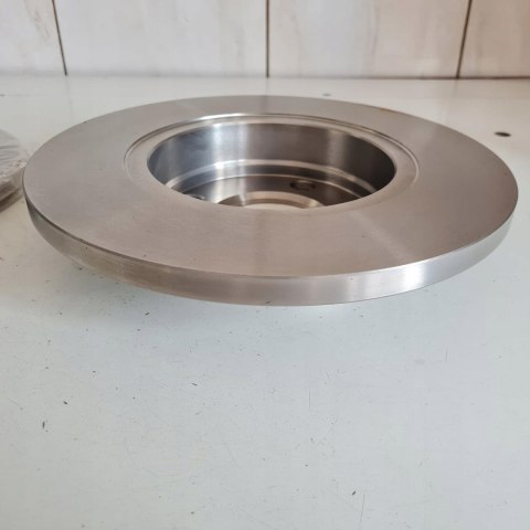 AUDI 80 90 100 TARCZA HAMULCOWA KOMPLET KAGER 37-0018 AUDI 80 90 100 TARCZA HAMULCOWA KOMPLET KAGER 37-0018