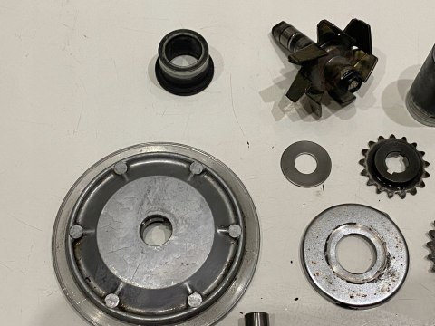 KAWASAKI VN 1500 VULCAN CLASSIC 96 TRYB ZĘBATKA ŁAŃCUSZEK ŁAŃCUCH POMPY KAWASAKI VN 1500 VULCAN CLASSIC 96 TRYB ZĘBATKA ŁAŃCUSZEK ŁAŃCUCH POMPY
