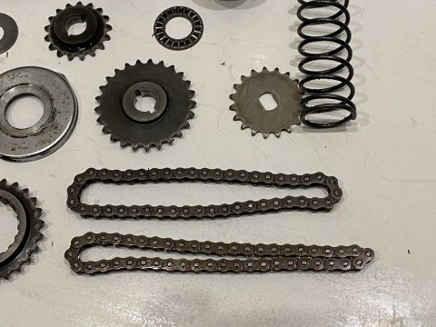 KAWASAKI VN 1500 VULCAN CLASSIC 96 TRYB ZĘBATKA ŁAŃCUSZEK ŁAŃCUCH POMPY KAWASAKI VN 1500 VULCAN CLASSIC 96 TRYB ZĘBATKA ŁAŃCUSZEK ŁAŃCUCH POMPY