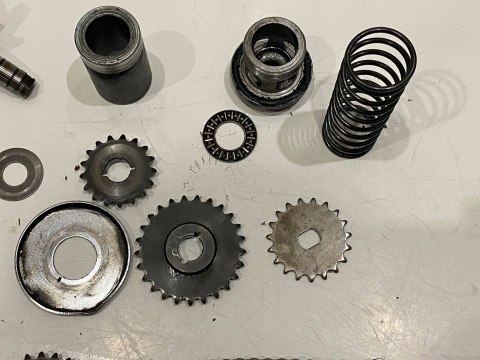 KAWASAKI VN 1500 VULCAN CLASSIC 96 TRYB ZĘBATKA ŁAŃCUSZEK ŁAŃCUCH POMPY KAWASAKI VN 1500 VULCAN CLASSIC 96 TRYB ZĘBATKA ŁAŃCUSZEK ŁAŃCUCH POMPY
