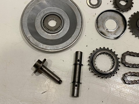 KAWASAKI VN 1500 VULCAN CLASSIC 96 TRYB ZĘBATKA ŁAŃCUSZEK ŁAŃCUCH POMPY KAWASAKI VN 1500 VULCAN CLASSIC 96 TRYB ZĘBATKA ŁAŃCUSZEK ŁAŃCUCH POMPY