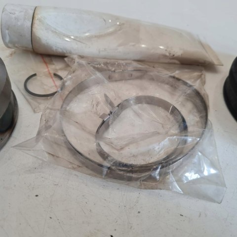 AUDI 80 1.8 PRZEGUB NAPĘDOWY ZEWNĘTRZNY 4MAX 4302-07-3138E AUDI 80 1.8 PRZEGUB NAPĘDOWY ZEWNĘTRZNY 4MAX 4302-07-3138E