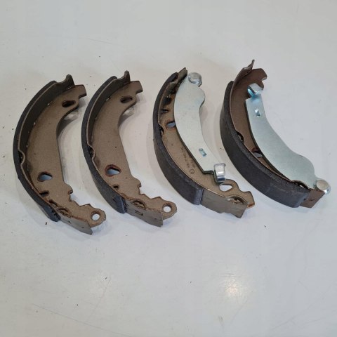 CITROEN XSARA PEUGEOT 306 SZCZĘKI HAMULCOWE KOMPLET LPR 07830 CITROEN XSARA PEUGEOT 306 SZCZĘKI HAMULCOWE KOMPLET LPR 07830