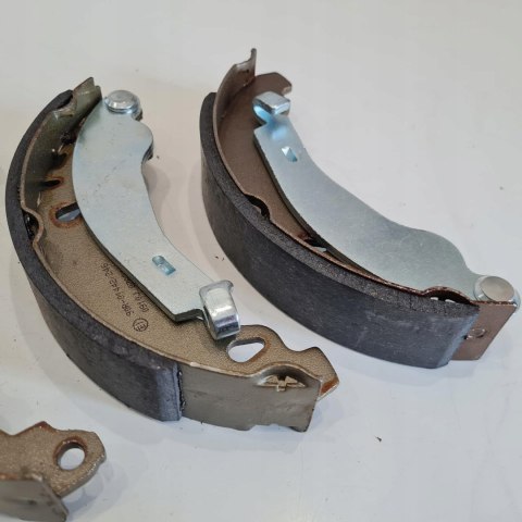 CITROEN XSARA PEUGEOT 306 SZCZĘKI HAMULCOWE KOMPLET LPR 07830 CITROEN XSARA PEUGEOT 306 SZCZĘKI HAMULCOWE KOMPLET LPR 07830