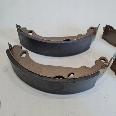 CITROEN XSARA PEUGEOT 306 SZCZĘKI HAMULCOWE KOMPLET LPR 07830 CITROEN XSARA PEUGEOT 306 SZCZĘKI HAMULCOWE KOMPLET LPR 07830