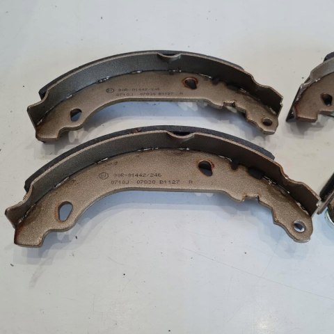 CITROEN XSARA PEUGEOT 306 SZCZĘKI HAMULCOWE KOMPLET LPR 07830 CITROEN XSARA PEUGEOT 306 SZCZĘKI HAMULCOWE KOMPLET LPR 07830