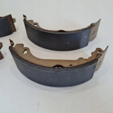 RENAULT 19 21 CLIO I SZCZĘKI HAMULCOWE KOMPLET LPR 04880 RENAULT 19 21 CLIO I SZCZĘKI HAMULCOWE KOMPLET LPR 04880